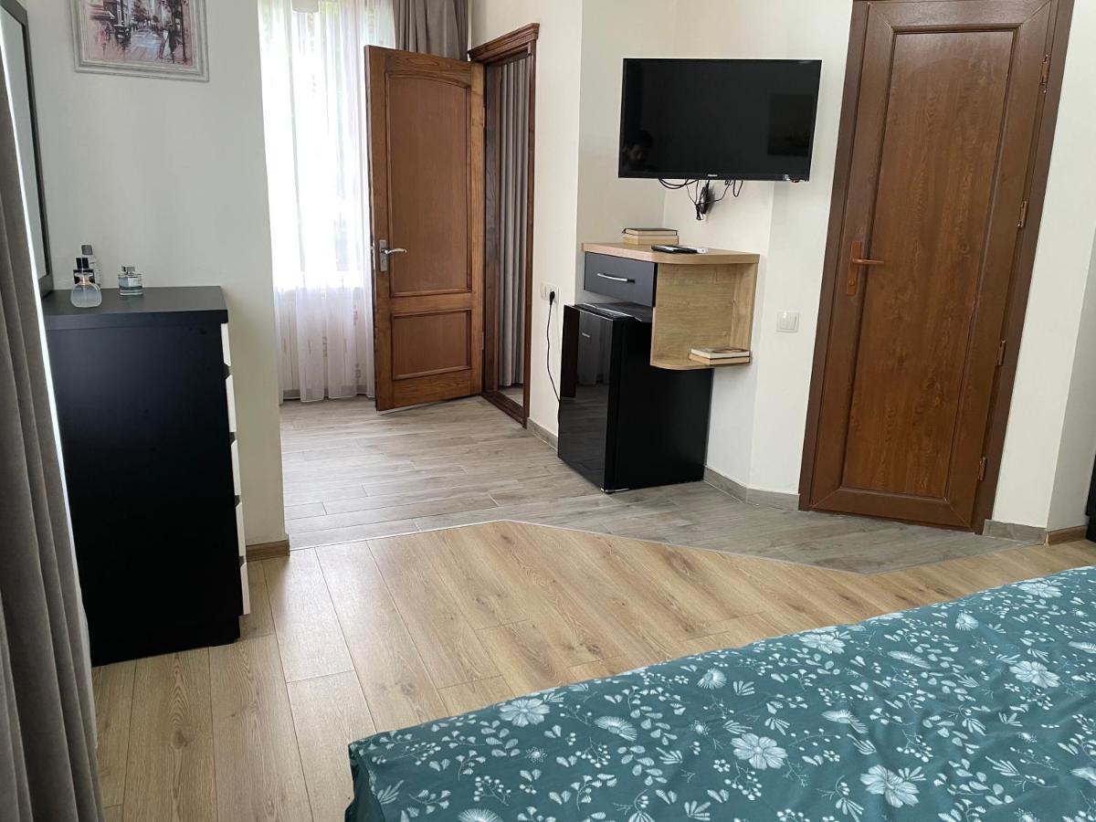 Temo Guest House 10 Batumi Exterior photo